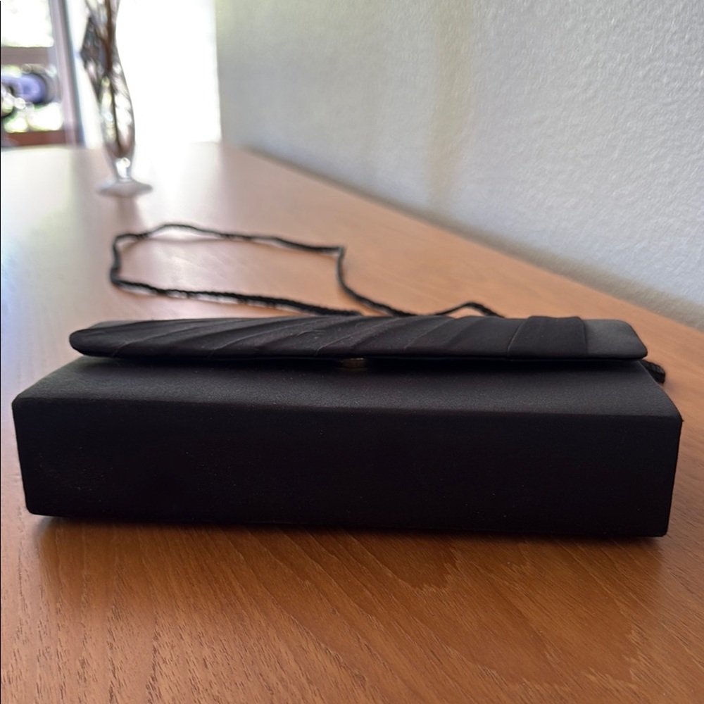 Elegant Black Evening Clutch - Picture 3 of 5